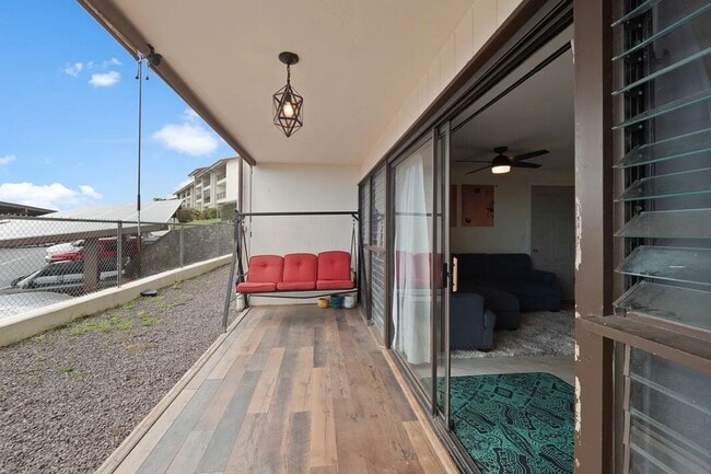 Building Photo - 2/2 Beautifully Renovated Partially Furnis...