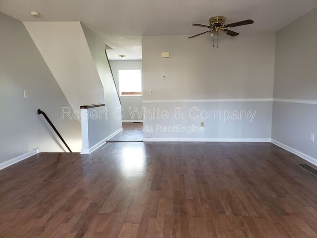 Building Photo - 176 Oakland St