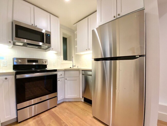 Foto del edificio - REMODELED 1BR in Haight! Yard Access. IN-U...