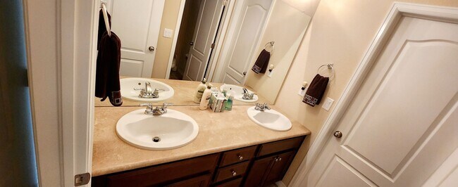 Foto del edificio - SHort Term/Furnished single family home in...