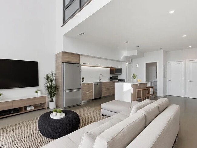 Building Photo - 2012 W Grand Ave