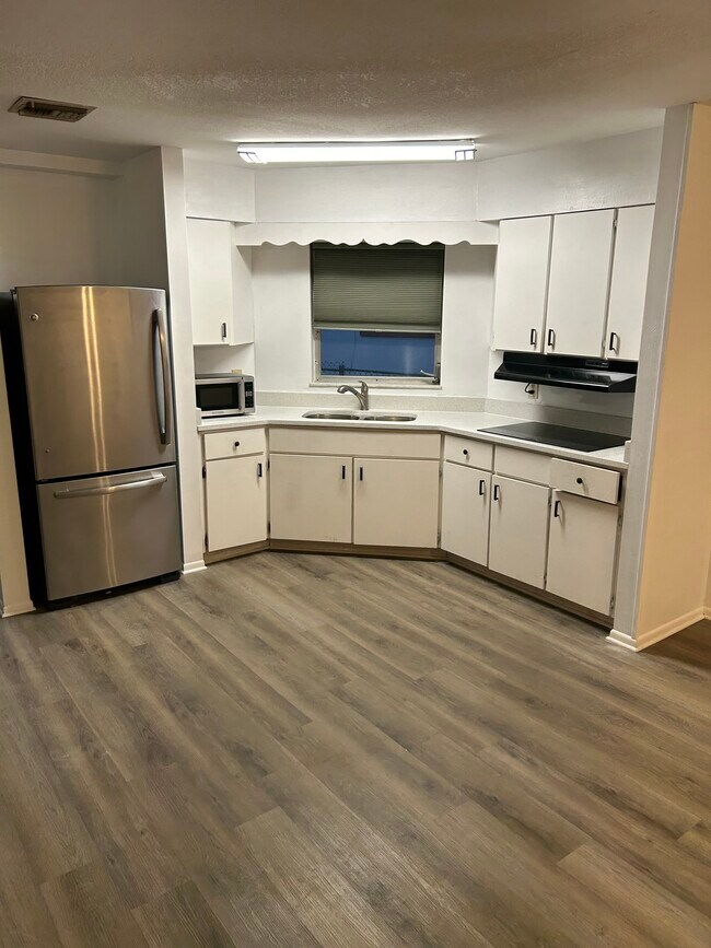 Building Photo - 117 E Coleman Cir