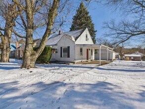 Building Photo - 871 Kennebec Ave