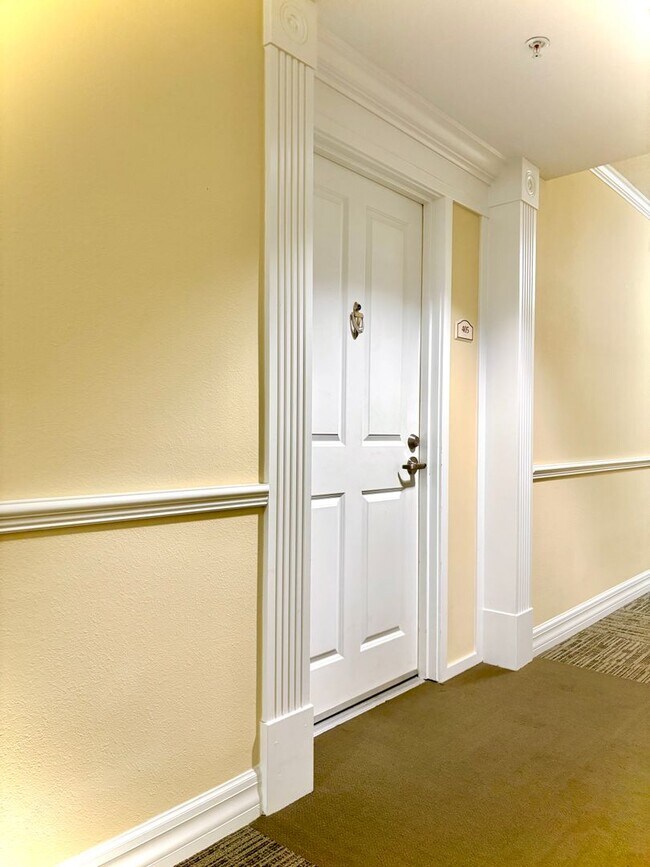 Building Photo - Beautiful 3-bedroom, 2-bath condo
