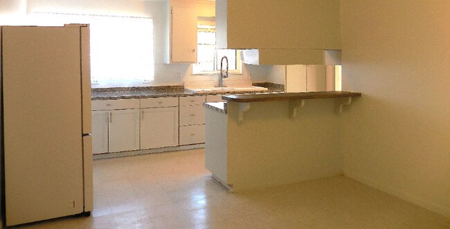 Building Photo - 143 Kit Carson Way