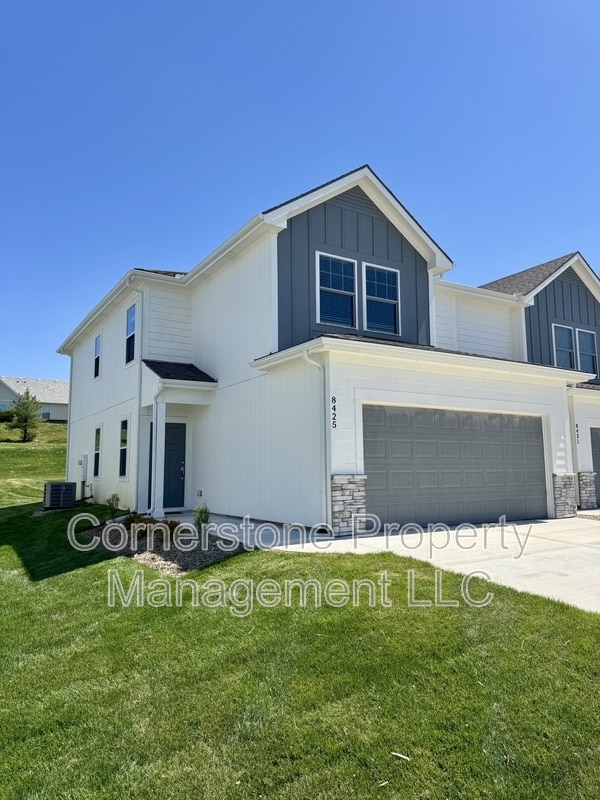 Building Photo - 8425 Valley Spring Dr