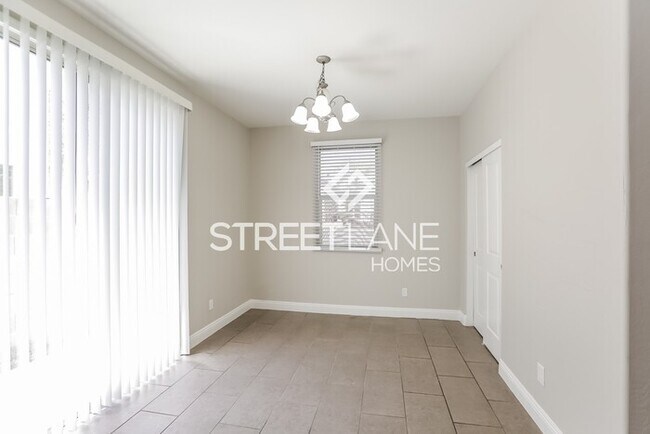 Foto del edificio - NOW OFFERING HALF OFF THE FIRST FULL MONTH!!