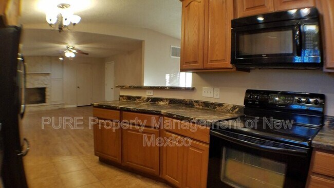 Building Photo - 5600 Hill N Dale Dr