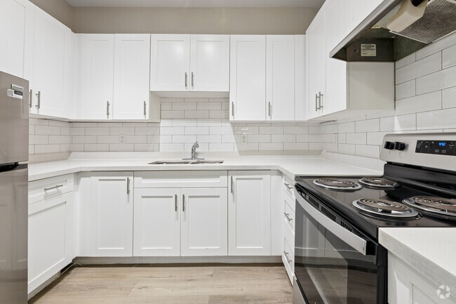 2BR, 1BA - Kitchen - The Westlaw