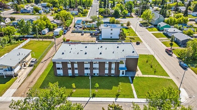Building Photo - 9656 Hillcrest Dr