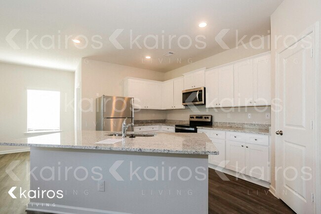 Building Photo - 7008 Pinehurst Way N