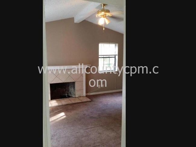 Building Photo - 8735 Trilby Ave