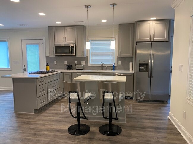 Building Photo - 6600 Pleasant Pines Dr