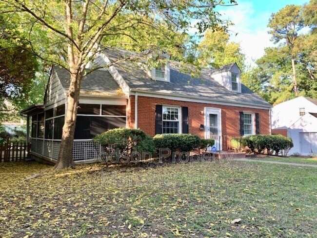 Building Photo - 902 Greenway Ln