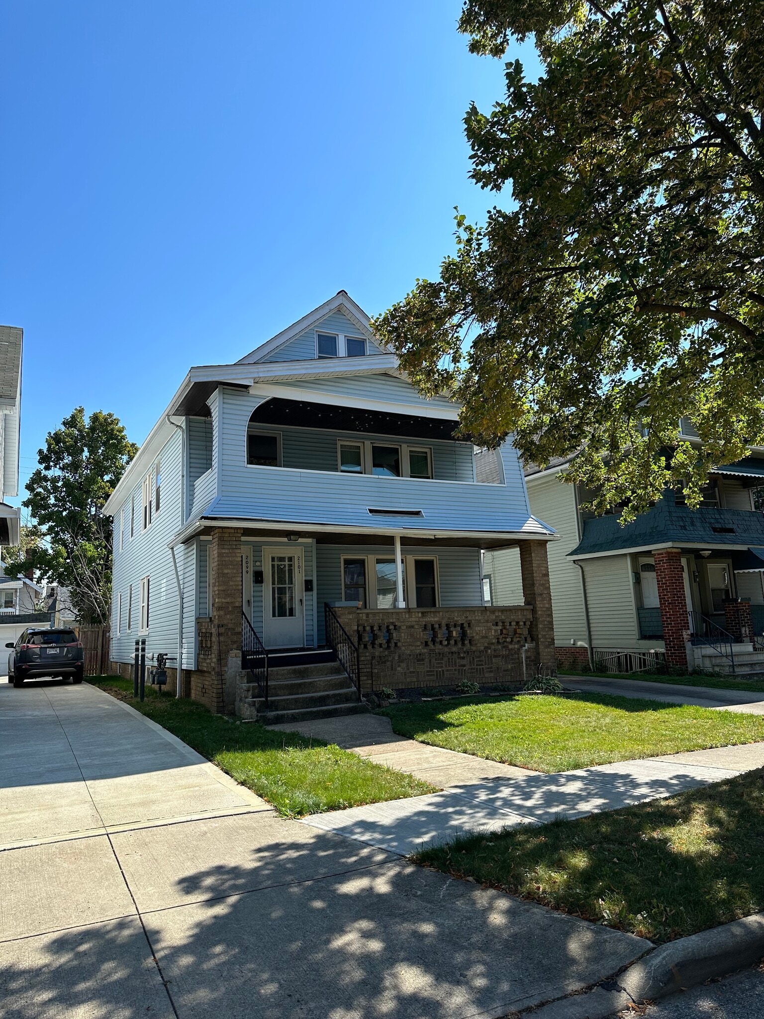2101 Waterbury Rd Lakewood, OH 44107 – photo 2