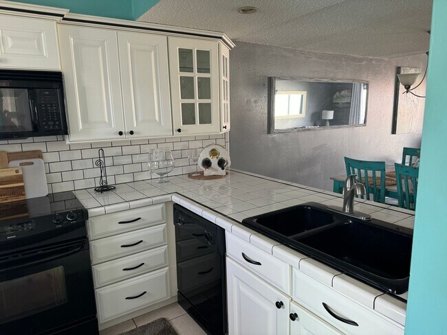 Building Photo - Furnished Townhome on Okaloosa Island