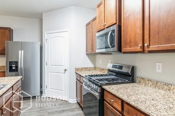 Building Photo - NOW AVAILABLE!  - 208 Hollyhock Ln, Dallas...