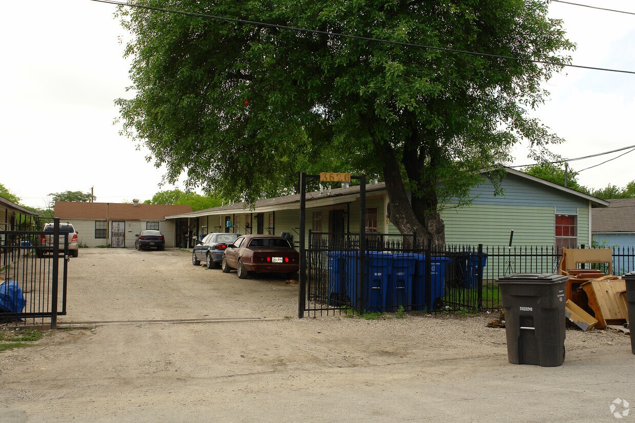 Foto principal - 3620 Rivas St