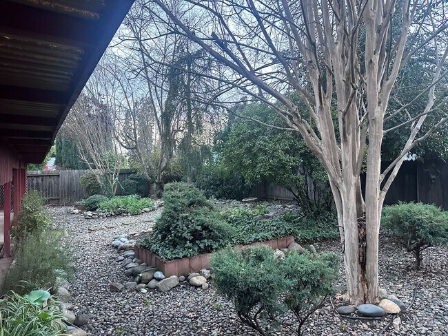 Building Photo - ADORABLE, adorable, ADORABLE!  3/2.5 Bath ...