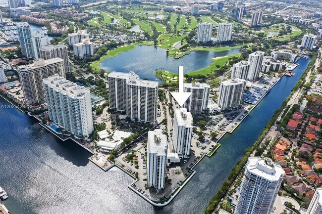 Foto del edificio - 20505 E Country Club Dr