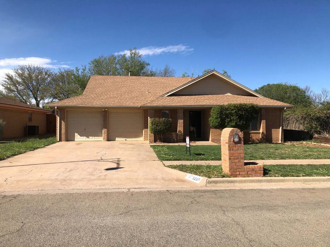 Primary Photo - Great House
