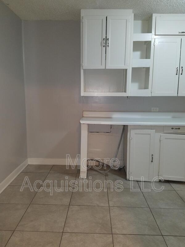 Building Photo - 221 Leonard Dr