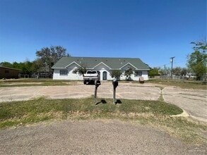 Building Photo - 1902 Charles Cir