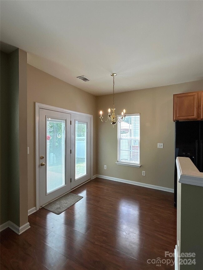 Building Photo - 245 Azteca Dr