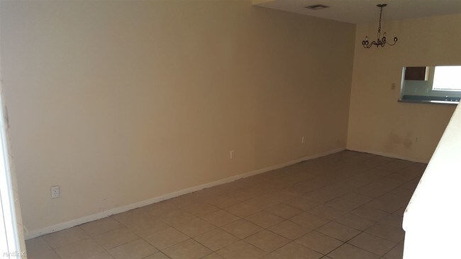 Building Photo - 1 br, 1 bath  - 206 Belfast St Apt. B