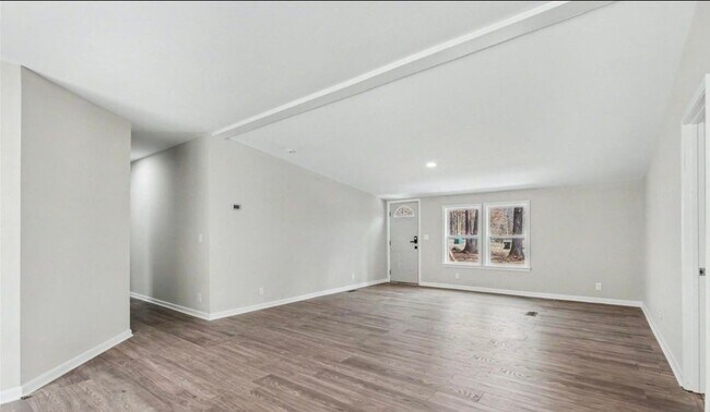 Foto del edificio - 5050 Park Creek Dr