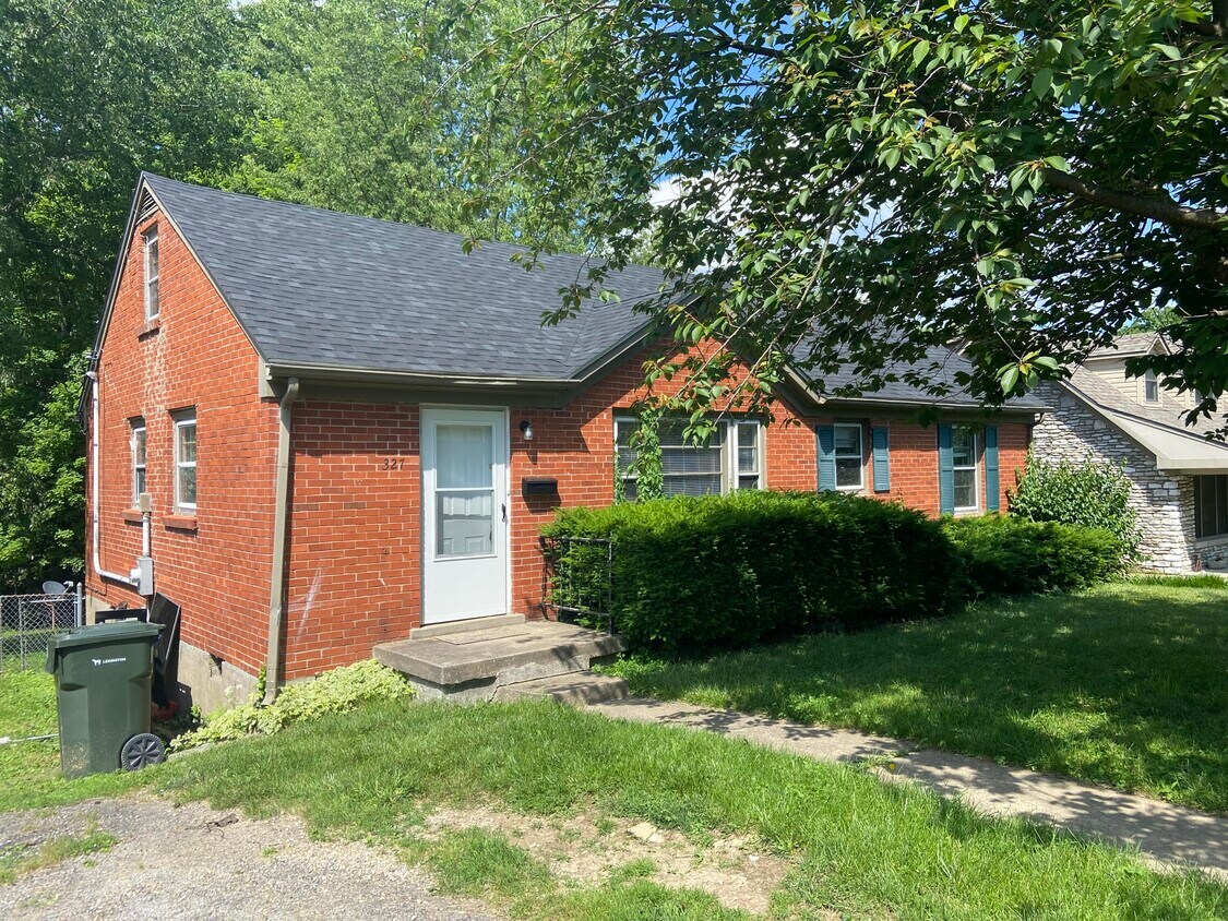 Primary Photo - 327 E Lowry Ln