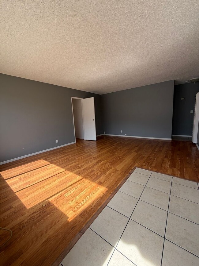 Building Photo - Picadilly Way