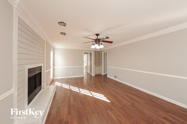Building Photo - 1410 White Columns Blvd