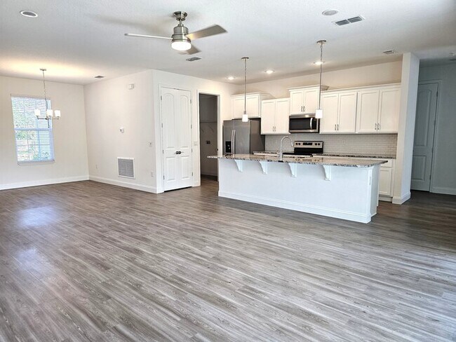 Foto del edificio - *****STUNNING 4/2 HOME IN PALM COAST 3 CAR GARAGE!