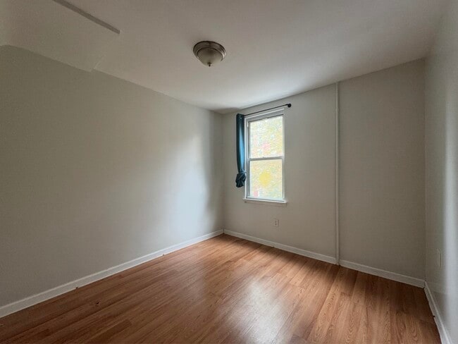 Building Photo - 216 1st St