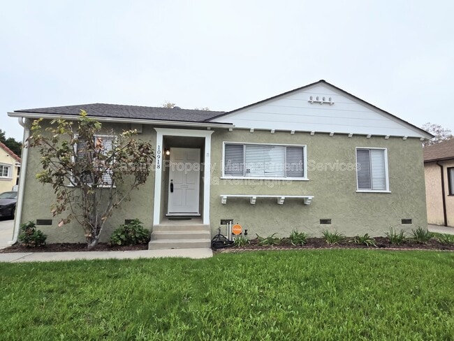 Building Photo - 10918 Dalwood Ave