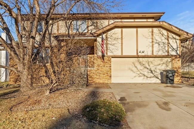 Building Photo - Spacious Harvey Oaks 4-bedroom home with c...