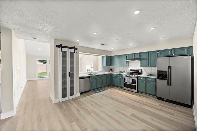 Building Photo - 10814 Village Trail Dr