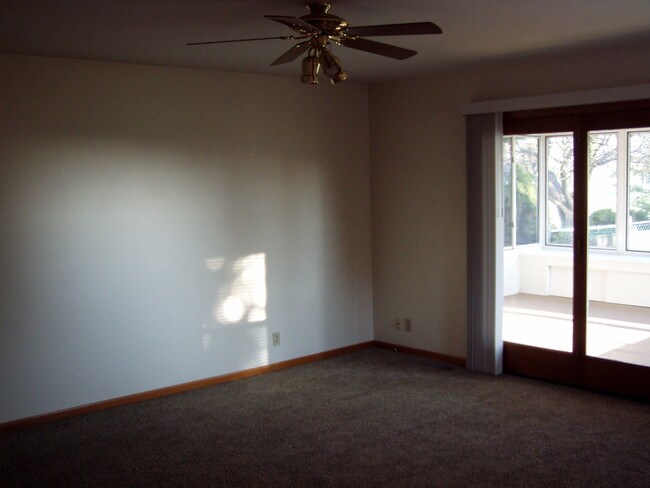 Building Photo - 302 Northview Dr