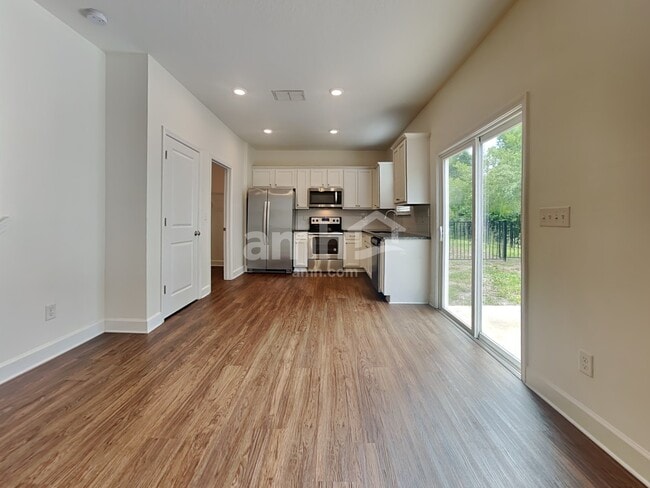 Building Photo - 8498 Highfield Ave