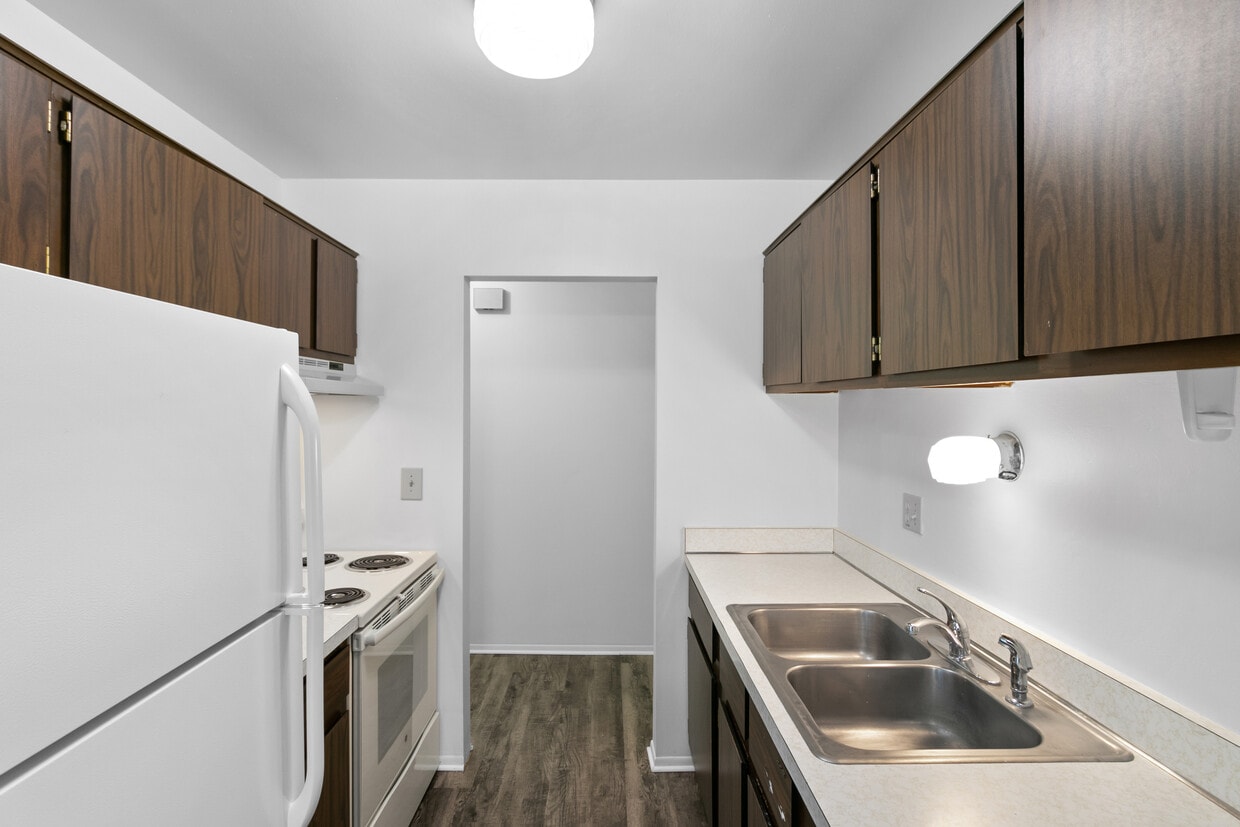 Primary Photo - Pinckney Apartments