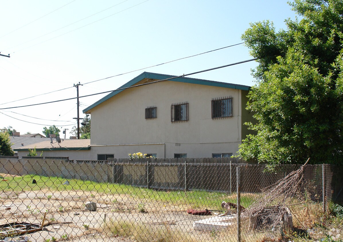 Building Photo - 1560 N 11th Ave