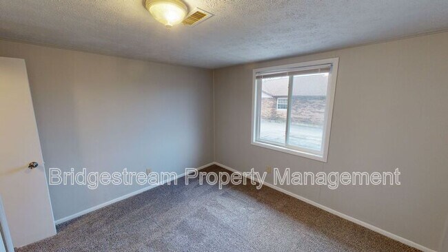 Foto del edificio - 852 Randler Ave