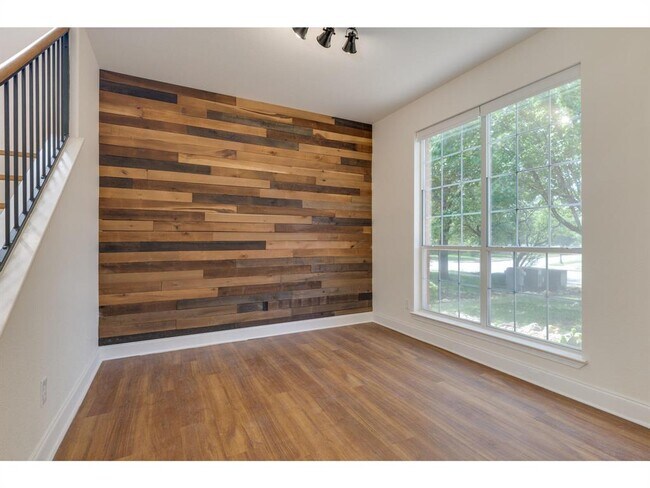 Foto del edificio - 200 Middle Creek Dr