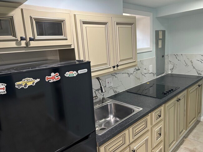 Foto del edificio - 5313 Flanders Ave