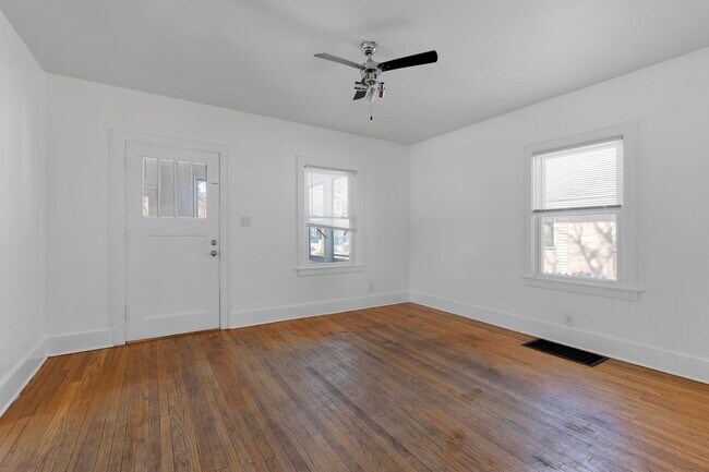 Foto del edificio - OPEN HOUSE SUNDAY MARCH 16th 11:30-1:30PM— 3 Bedroom 2 Bathroom House In Council Bluffs With Grea...
