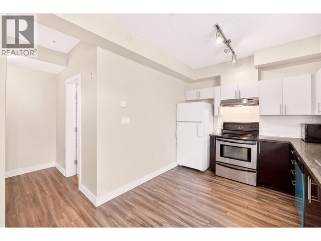Building Photo - 5692 Kings Rd