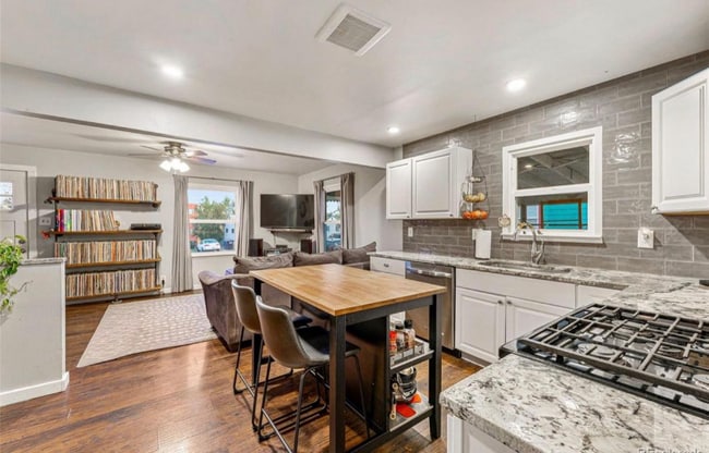 Building Photo - 1601 W Hoye Pl