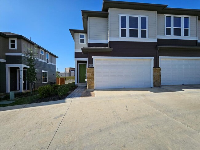 Building Photo - 1020 Vista View Dr