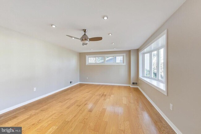 Foto del edificio - 11407 Woodson Ave